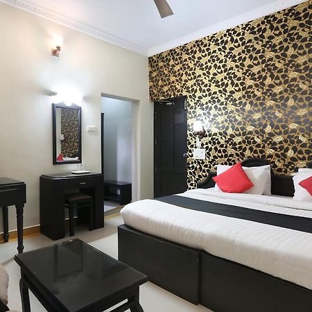 Capital O 46475 Gd International Redfort Hotel Nilambūr Zewnętrze zdjęcie