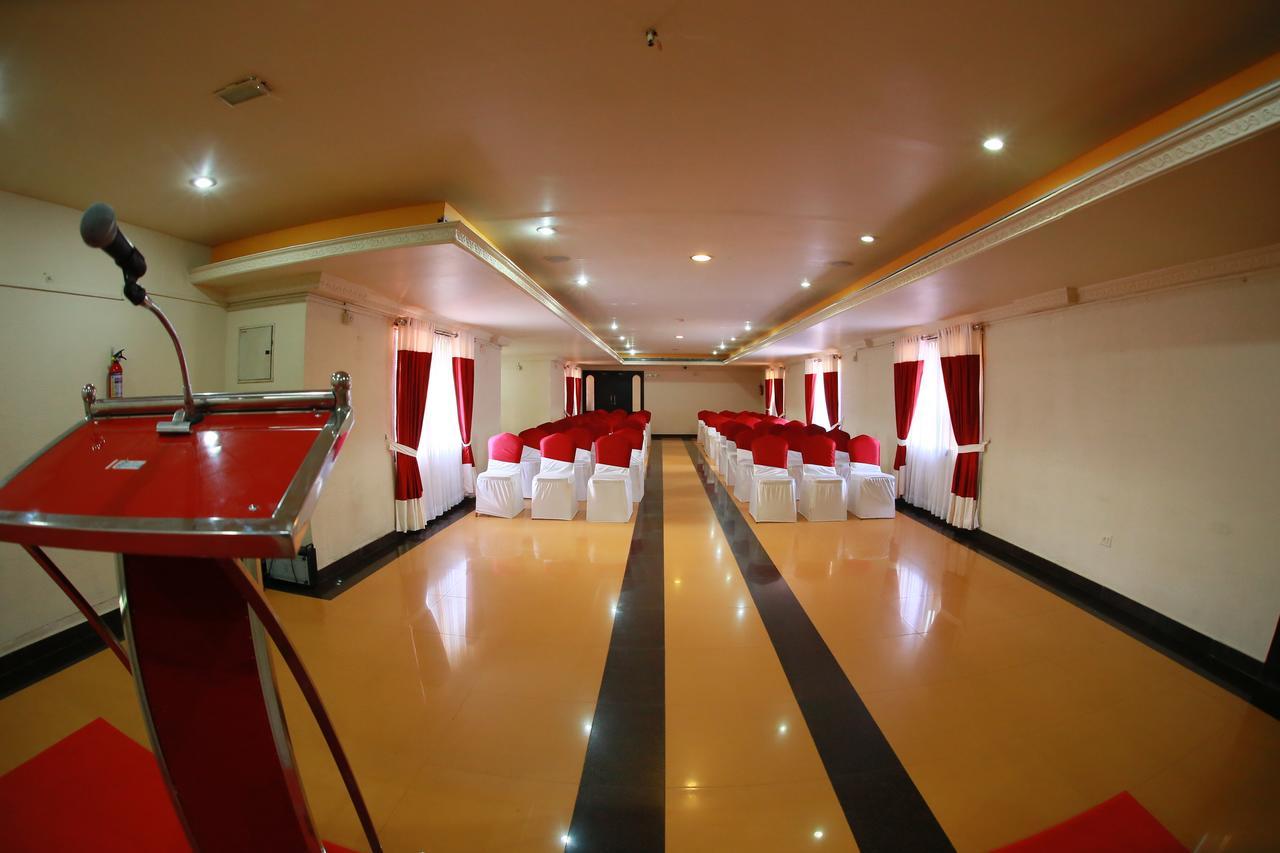 Capital O 46475 Gd International Redfort Hotel Nilambūr Zewnętrze zdjęcie