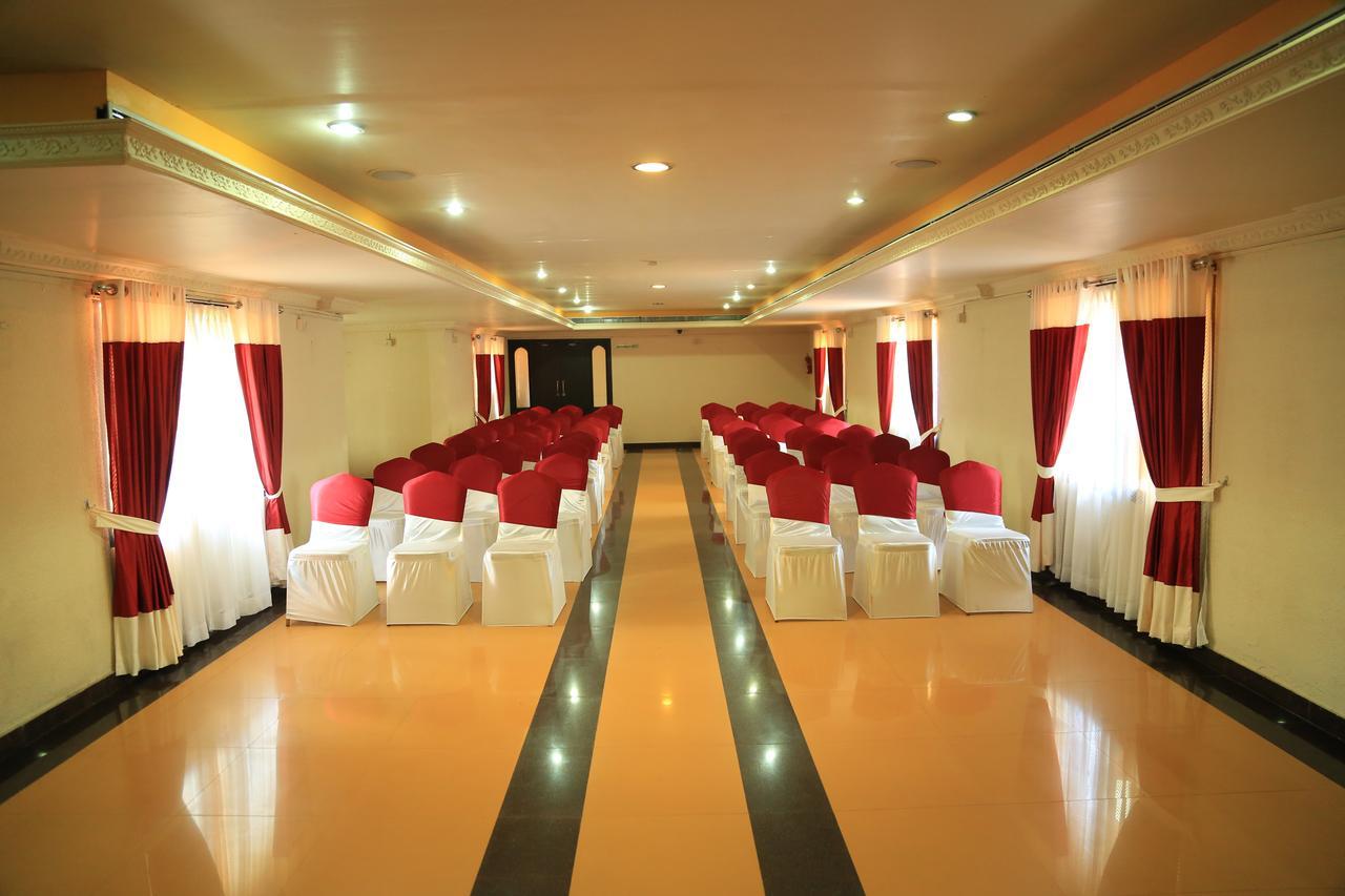 Capital O 46475 Gd International Redfort Hotel Nilambūr Zewnętrze zdjęcie