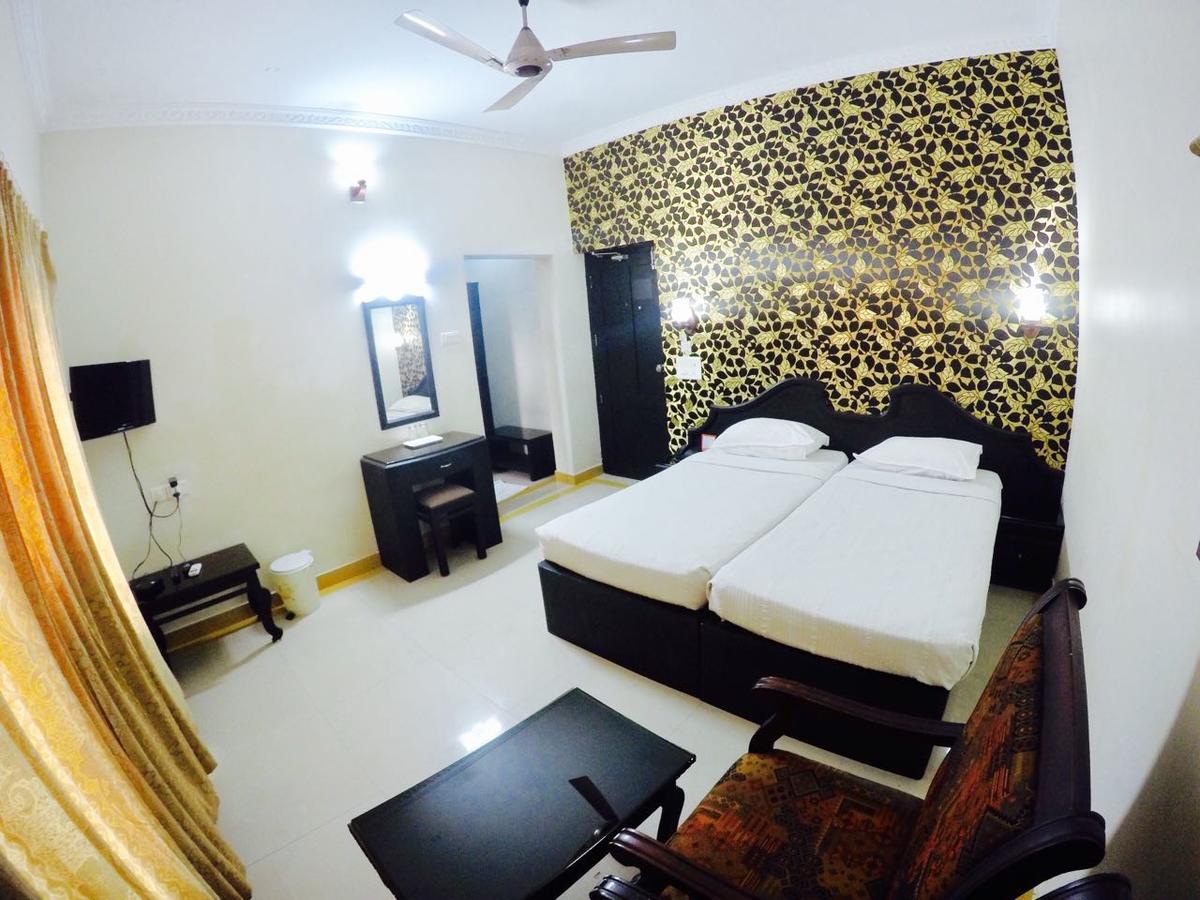 Capital O 46475 Gd International Redfort Hotel Nilambūr Zewnętrze zdjęcie