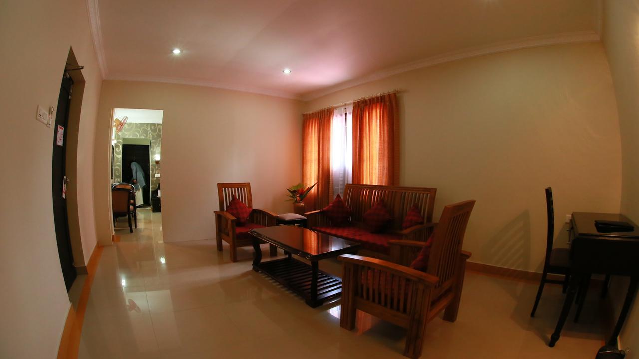 Capital O 46475 Gd International Redfort Hotel Nilambūr Zewnętrze zdjęcie