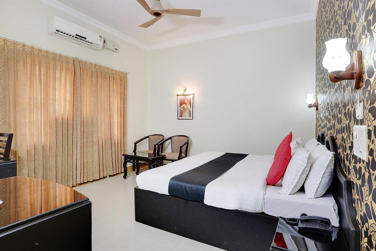 Capital O 46475 Gd International Redfort Hotel Nilambūr Zewnętrze zdjęcie