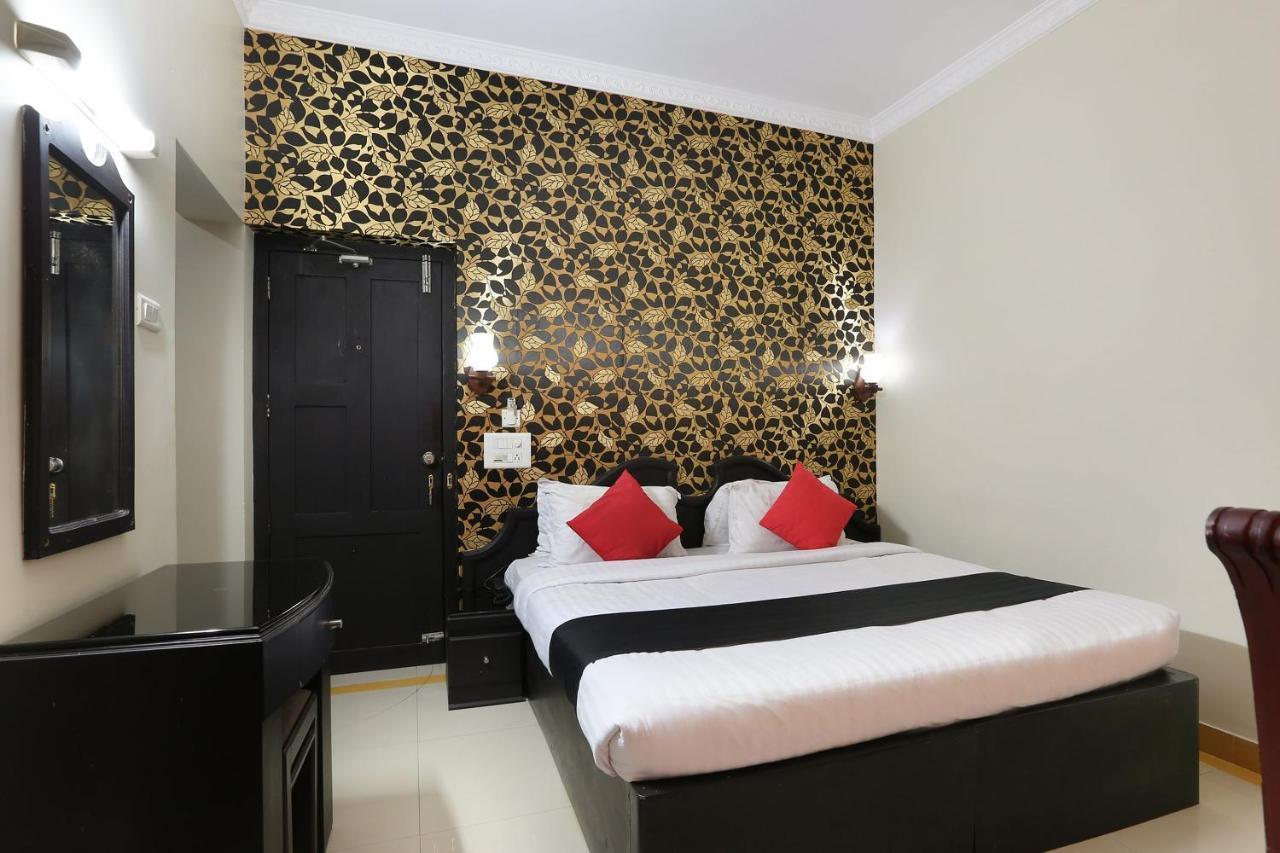 Capital O 46475 Gd International Redfort Hotel Nilambūr Zewnętrze zdjęcie