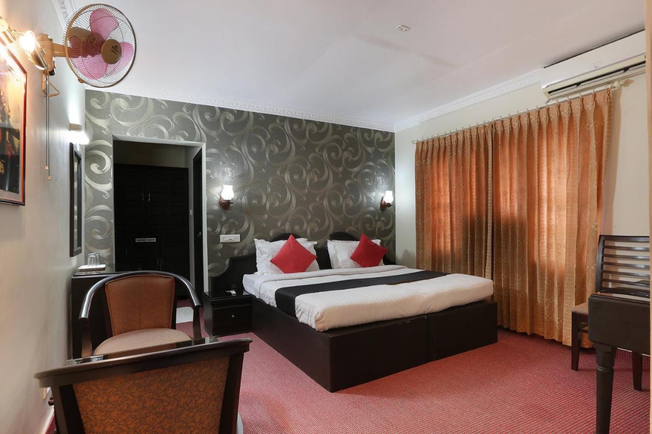 Capital O 46475 Gd International Redfort Hotel Nilambūr Zewnętrze zdjęcie